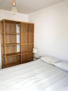 A bed or beds in a room at Casa Alejandro Las Vistas