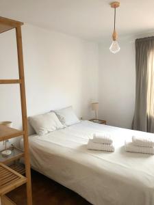 A bed or beds in a room at Casa Alejandro Las Vistas