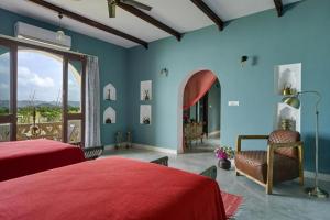 Voodi või voodid majutusasutuse Pushkar Fort - Luxury Heritage Resort toas