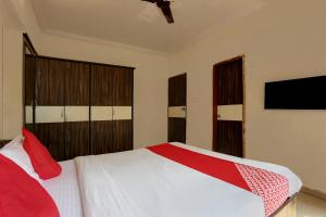 Postel nebo postele na pokoji v ubytování Hotel O Lal Sai Residency