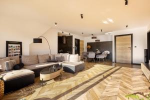 O zonă de relaxare la Apartamenty Larice balia, sauna, morsowanie w basenie