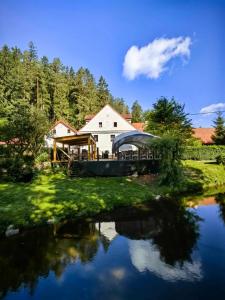 Příroda nedaleko penzionu – hostince + 37 fotografií
