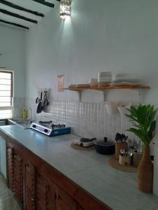 Kuchyň nebo kuchyňský kout v ubytování Nyumbani Hostel