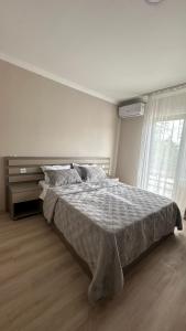 Postel nebo postele na pokoji v ubytování Natakhtari Residence