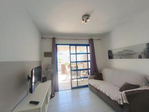 TV a/nebo společenská místnost v ubytování AMAZING BUNGALOW WITH WI-FI FOR RELAXING HOLIDAYS