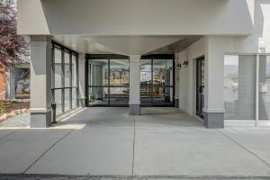Riverside Hotel的门面或入口