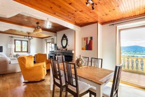 a dining room and living room with a table and chairs at Casa Los Mozos, a 9 kilómetros de Santander y a 6 de Cabárceno in El Astillero