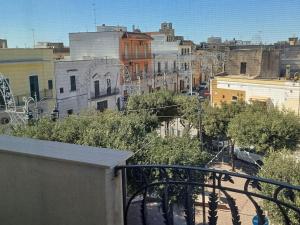 una vista di una città da un balcone di Casa Arcamaria - Appartamento ad Avetrana Altre 12 foto