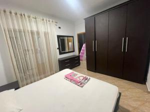 Postel nebo postele na pokoji v ubytování Center apartament + 4 fotografie