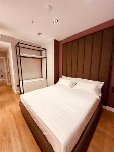 Postel nebo postele na pokoji v ubytování Azul Rooms Tirana