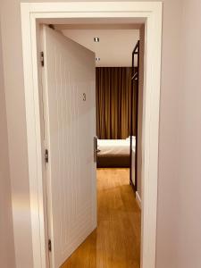 Postel nebo postele na pokoji v ubytování Azul Rooms Tirana