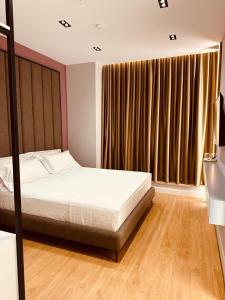 Postel nebo postele na pokoji v ubytování Azul Rooms Tirana