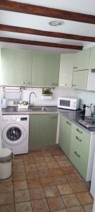 A kitchen or kitchenette at Atico Amistad