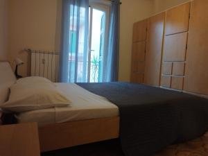 A bed or beds in a room at Casa del mare Ligure Borgio Verezzi