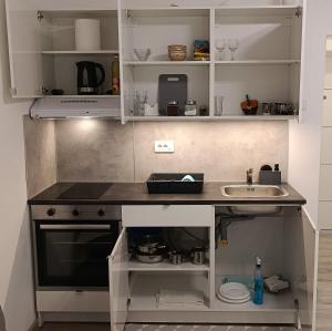 Dapur atau dapur kecil di Studio Lara