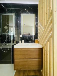 Bilik mandi di Le Repos du Pilat proche à 10 min Saint Etienne +9 gambar