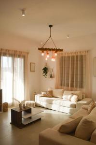 Χώρος καθιστικού στο Alfa Home Naousa Paros Seaview