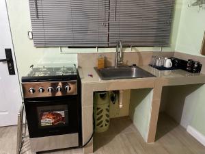 Foto Montego Bay's asuva majutusasutuse The Shelton Kaemas Rest galeriist