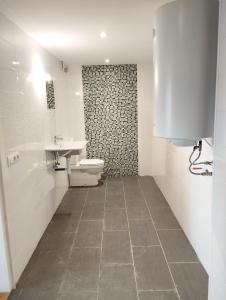 Koupelna v ubytování Hotel Fundació L'Olivar + 37 fotografií