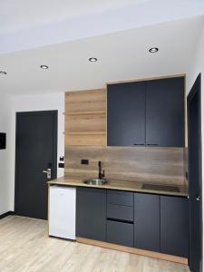 Kuchyň nebo kuchyňský kout v ubytování F&J Hotel + 37 fotografií