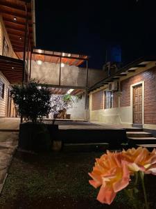 Hospedaje El Tucan外面的花园