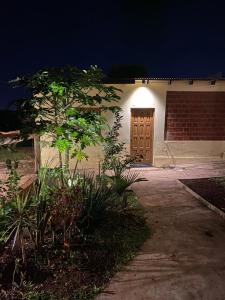 Hospedaje El Tucan外面的花园