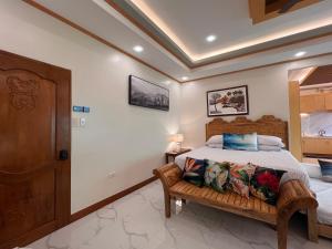 Postel nebo postele na pokoji v ubytování 3BR Oceanfront Vacation House in Lila, Bohol