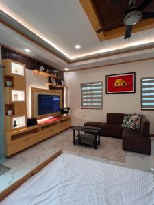Posezení v ubytování 3BR Oceanfront Vacation House in Lila, Bohol