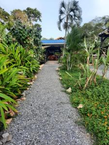 Vonkajšia záhrada v ubytovaní Guava Grove Resort & Villas