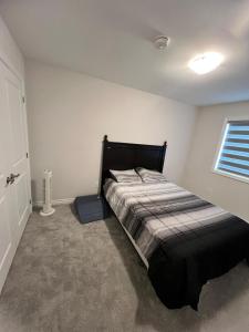 En eller flere senge i et værelse på Carp Townhome