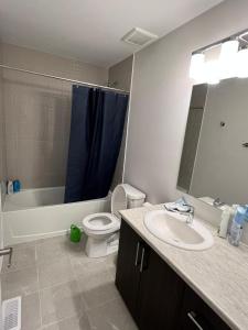 Et badeværelse på Carp Townhome