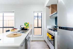 Billede fra billedgalleriet på Charming 3BR Home with Study in Junction Village i Cranbourne