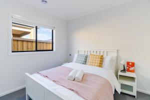 Billede fra billedgalleriet på Charming 3BR Home with Study in Junction Village i Cranbourne