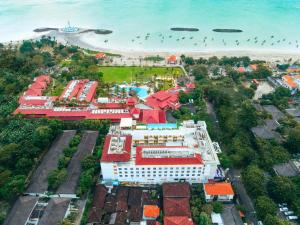an aerial view of a resort and the beach at Holiday Inn Express Baruna, an IHG Hotel in Kuta
