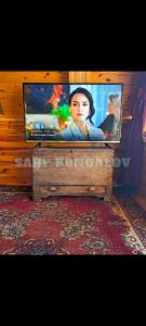 a flat screen tv sitting on top of a table at Sarp Bungalov in Kemalpasa +24 photos