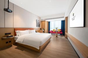 Postel nebo postele na pokoji v ubytování Rezen Select Hotel guagnzhou Baiyun International Airport T2 Canton Fair Certificate Application & Free Shuttle