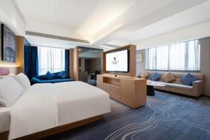 Letto o letti in una camera di Rezen Select Hotel guagnzhou Baiyun International Airport T2 Canton Fair Certificate Application & Free Shuttle