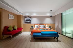 Letto o letti in una camera di Rezen Select Hotel guagnzhou Baiyun International Airport T2 Canton Fair Certificate Application & Free Shuttle