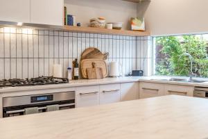 Shepherds Delight-Access Friendly-Linen Included的厨房或小厨房