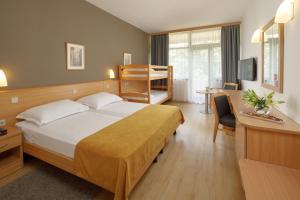 Postel nebo postele na pokoji v ubytování Hotel Aurora Plava Laguna