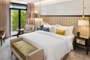 Voodi või voodid majutusasutuse The Alexander, a Luxury Collection Hotel, Yerevan toas