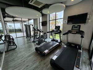 Spordikeskus ja/või sportimisvõimalused majutusasutuses Tanjung Tokong Luxury SEAVIEW bathtub condo 2 rooms 6 pax near Straits Quay Marina Mall 丹绒道光 豪华海景 双房浴缸 高级公寓