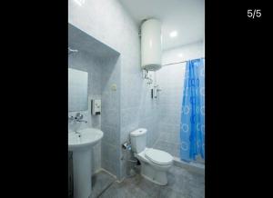 Ένα μπάνιο στο Home inn hotel