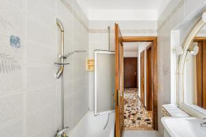 a bathroom with a tub and a shower and a sink at Cozy Apartment near Venice with Balcony! in Campalto +7 photos