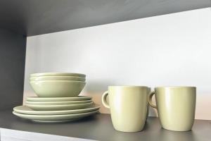 Příslušenství pro přípravu čaje a kávy v ubytování Alejas Apartments