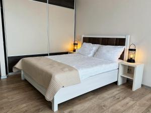 Postel nebo postele na pokoji v ubytování Alejas Apartments