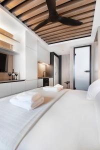 Ένα ή περισσότερα κρεβάτια σε δωμάτιο στο Mirenia Luxury Suite in the centre