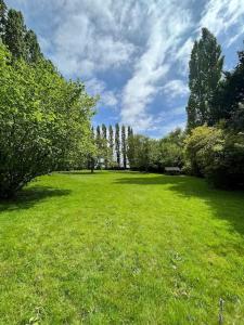 Κήπος έξω από το La belle chaumière