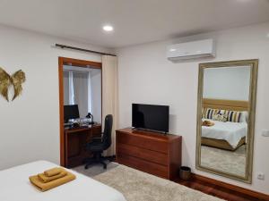 Postel nebo postele na pokoji v ubytování Coliving The VALLEY Portugal countryside retreat for digital nomads and hiking lovers - PRIVATE BEDROOMS with SHARED BATHROOMS, shared kitchen, and coworking space