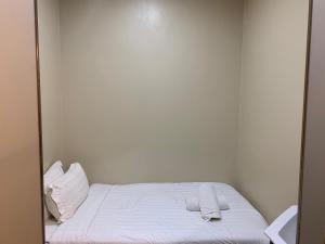 Postel nebo postele na pokoji v ubytování Aeropod Hostel Economy Deluxe King Room